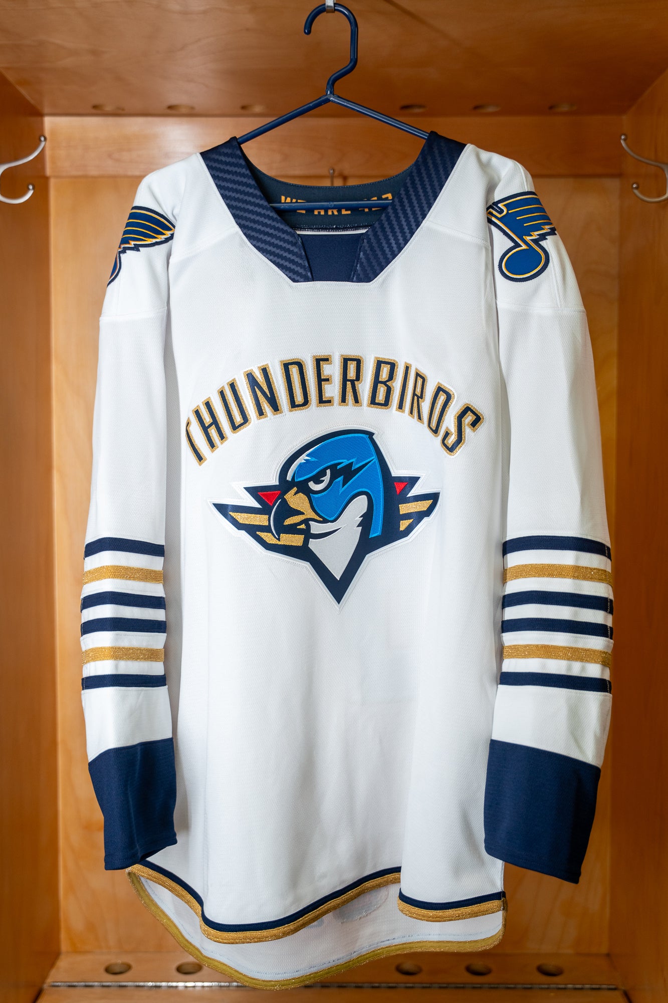 (NEW) White Replica Quicklite Jersey – Springfield Thunderbirds Team Store
